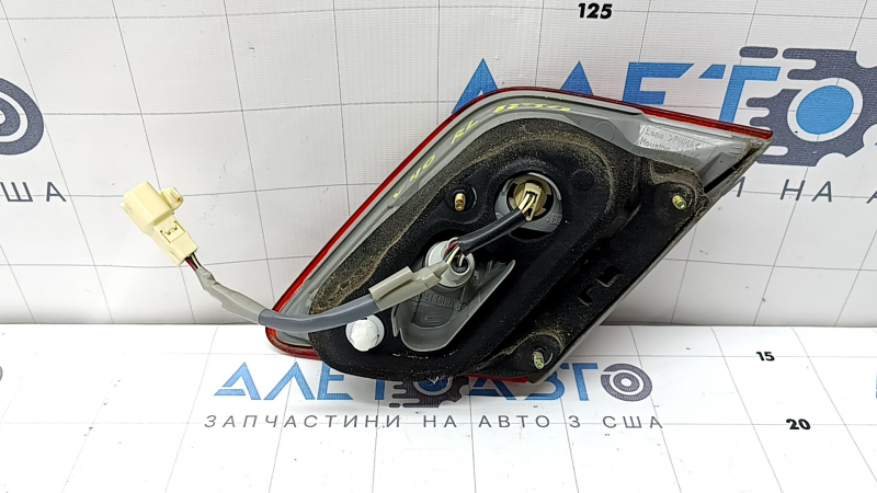 Фонарь внутренний крышка багажника левый Toyota Camry v40 07-11 под полировку