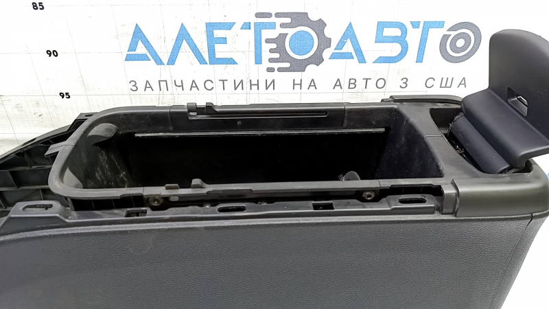 Консоль центральная подлокотник Dodge Journey 11-20 черная, царапины, без подлокотника