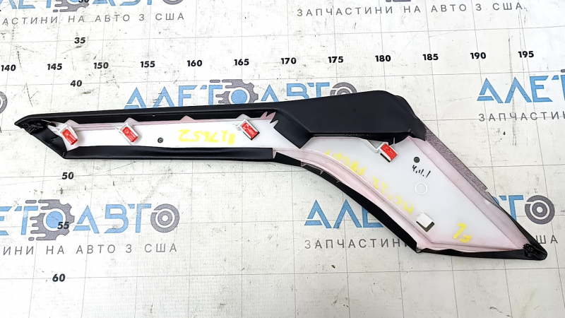 Накладка центральной консоли боковая верхняя левая Mitsubishi Outlander 24-26 кожа черная, расклеилась
