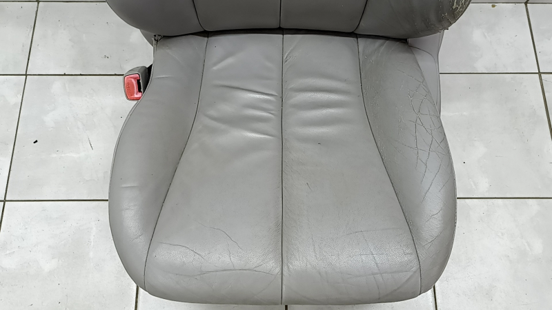 Водительское сидение Toyota Camry v40 07-08 с airbag, кожа серое, электро, подогрев, без подголовника, потрескано, под химчистку, примято, побелел пластик, царапины