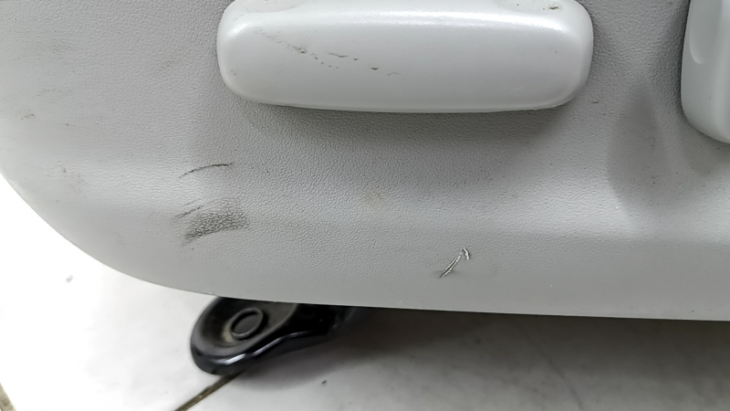 Водительское сидение Toyota Camry v40 07-08 с airbag, кожа серое, электро, подогрев, без подголовника, потрескано, под химчистку, примято, побелел пластик, царапины