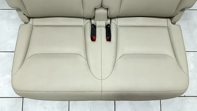 Задний ряд сидений 3 ряд Mazda CX-9 16-19 кожа, бежевый, примято, под чистку