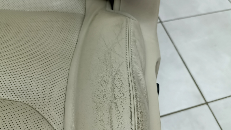 Водительское сидение Mazda CX-9 16-17 без airbag, электрическое, подогрев, кожа бежевая перфорация, без подголовника, примято, потрескано, под химчистку