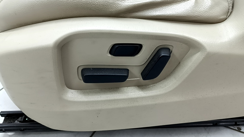 Водительское сидение Mazda CX-9 16-17 без airbag, электрическое, подогрев, кожа бежевая перфорация, без подголовника, примято, потрескано, под химчистку