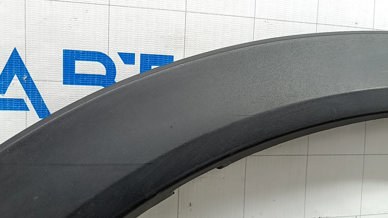 Накладка арки крыла передняя правая Mazda CX-9 16-23 структура, сломаны крепления, царапины, примят
