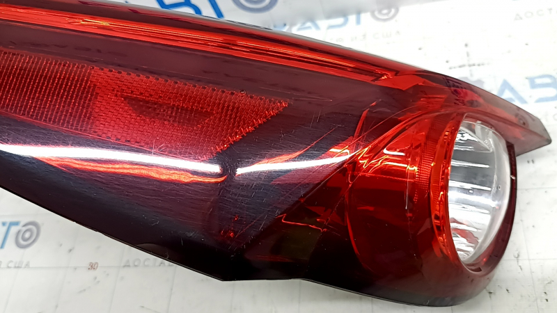 Фонарь внешний крыло левый Mazda CX-9 16-23 без проводки, нет фрагмента, сломаны крепления, пробит корпус, царапины