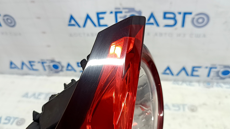 Фонарь внешний крыло левый Mazda CX-9 16-23 без проводки, нет фрагмента, сломаны крепления, пробит корпус, царапины