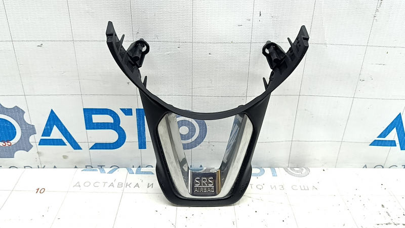 Накладка руля Mazda CX-9 16-23 полез хром, царапины на хроме