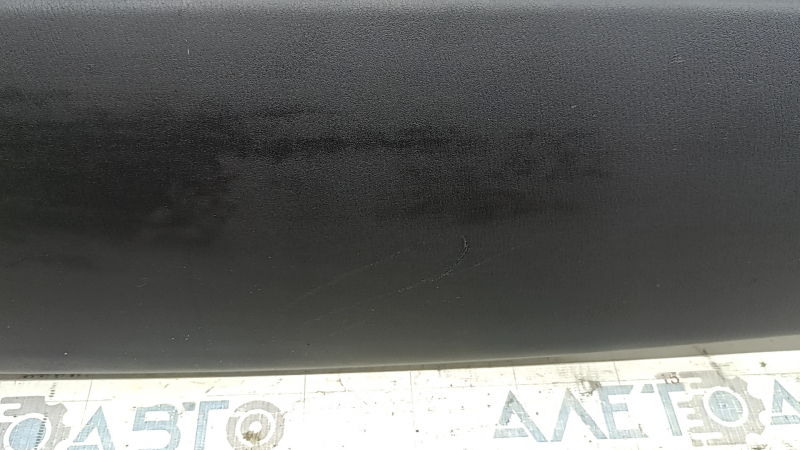 Обшивка двери багажника верхняя Mazda CX-9 16-17 черн, царапины, трещина в креплении