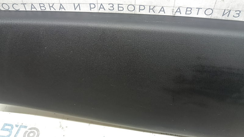 Обшивка двери багажника верхняя Mazda CX-9 16-17 черн, царапины, трещина в креплении