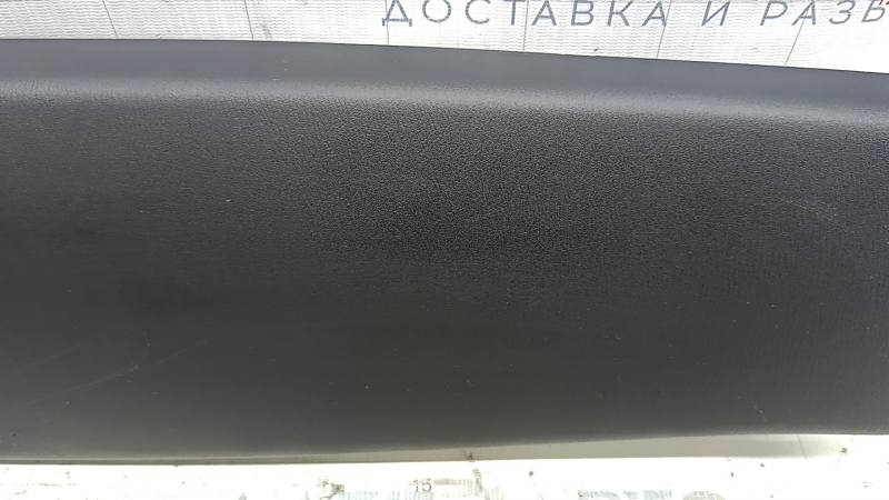 Обшивка двери багажника верхняя Mazda CX-9 16-17 черн, царапины, трещина в креплении