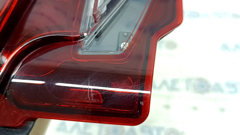 Фонарь внутренний крышка багажника правый Mazda CX-9 16-23 царапины, трещины в уплотнителе