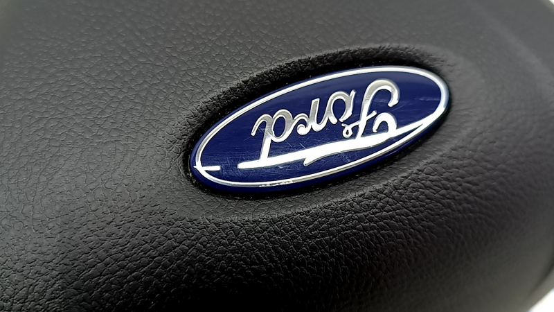 Подушка безопасности airbag в руль водительская Ford Edge 19-24 черная, дефект хрома