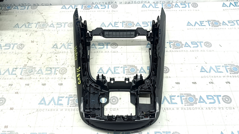 Накладка центральной консоли Mazda CX-9 16-19 царапины