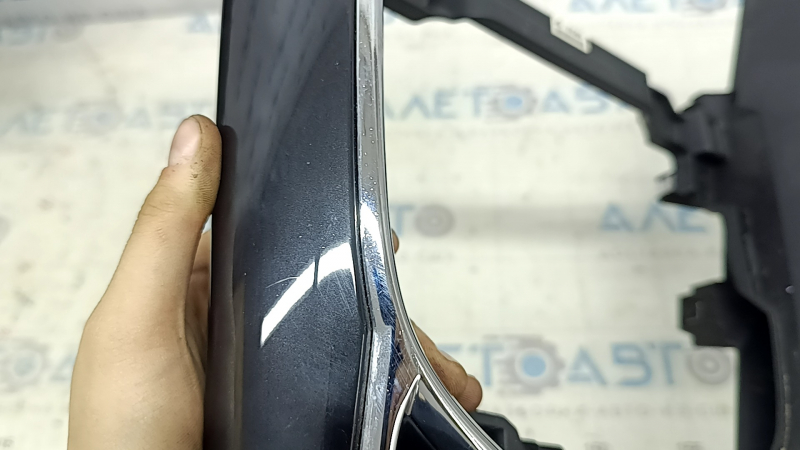 Накладка центральной консоли Mazda CX-9 16-19 царапины