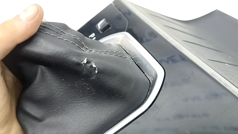 Накладка шифтера Mazda CX-9 16-23 черная, глянец, царапины