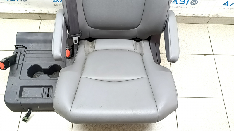 Задний ряд сидений 2 ряд левый Toyota Sienna 21-22 с airbag, кожа серая под 8 мест, под чистку, с ремнем, с подголовником