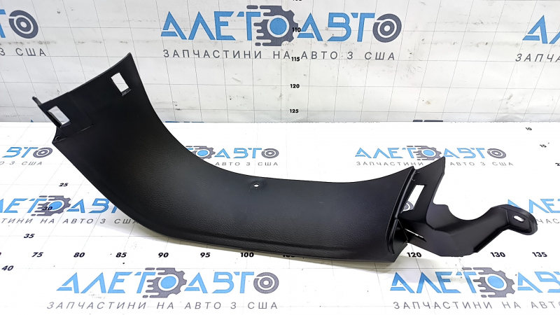 Обшивка двери багажника верхняя правая Jeep Compass 17-26 черная, без заглушки, царапины