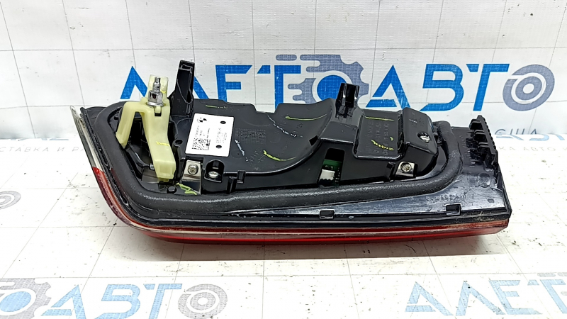 Фонарь внутренний крышка багажника левый BMW 3 G20 22-26