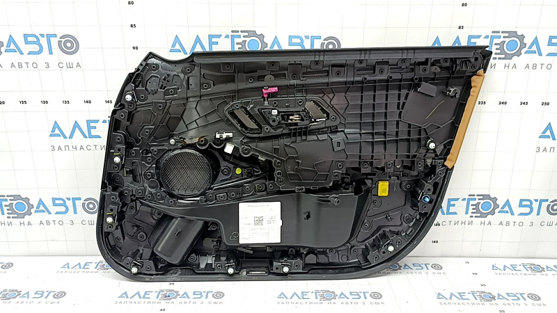 Обшивка двери карточка передняя левая BMW 3 G20 21-26 черная, кожа коричневая COGNAC без строчки, с ручкой и накладкой хром, подлокотник и вставка кожа коричневая COGNAC, под память, с подсветкой