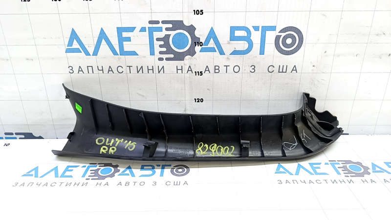 Обшивка двери багажника правая Subaru Outback 15-19 черная, потерта, царапина