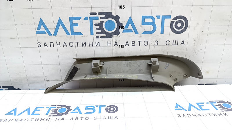 Обшивка двери багажника правая Subaru b10 Tribeca, светло-серая, царапина
