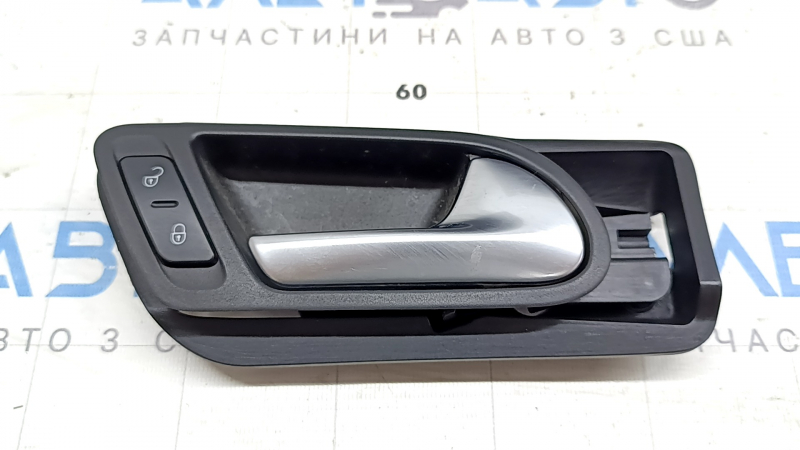 Ручка двери внутренняя передняя правая VW Tiguan 09-18 с кнопкой центрального замка