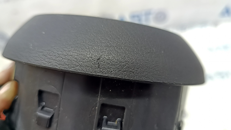 Подушка безопасности airbag в руль водительская Nissan Rogue 21-23 черная, тип 2, царапины