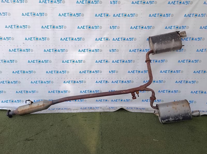 Система выпуска для Toyota Camry 2007-2011 с ржавчиной и следами эксплуатации