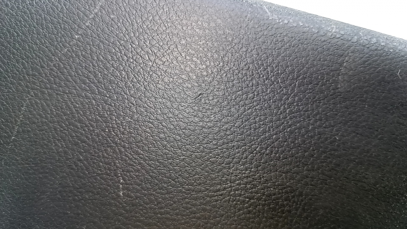 Обшивка двери багажника верхняя Jeep Grand Cherokee WK2 14-21 черная, царапины, тычка