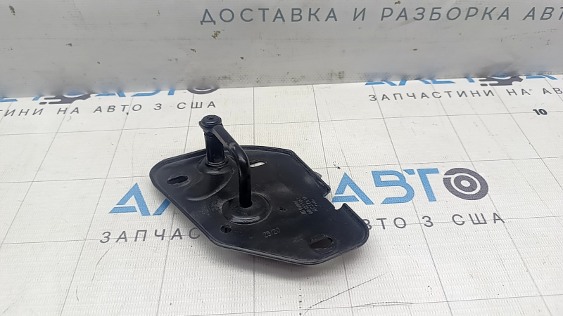 Скоба замка капота левая Audi E-Tron 19-23