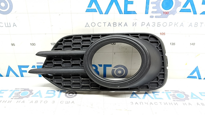 Решетка бампера левая VW Tiguan 12-16 рест под птф, потерта