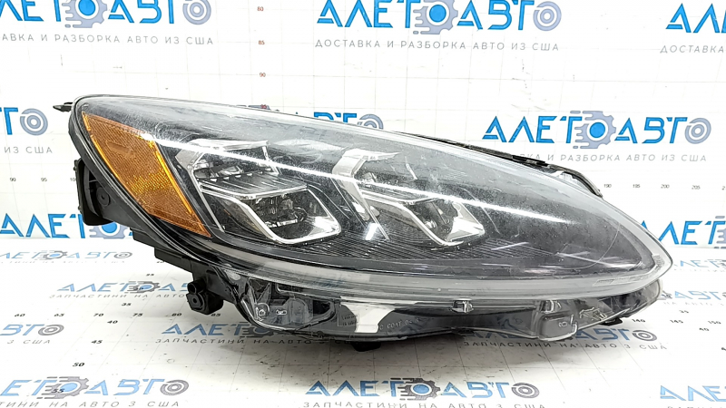 Фара передняя правая в сборе Ford Escape MK4 20-22 LED, под полировку, потрескался лак