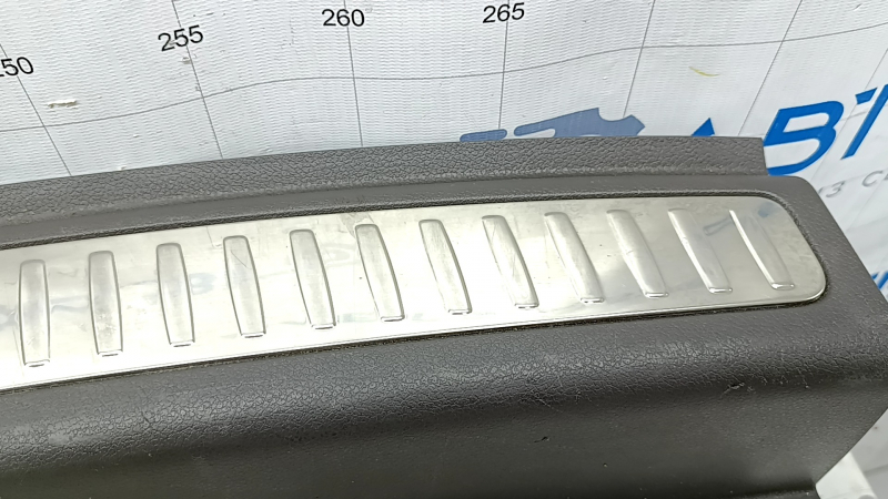 Накладка проема багажника Porsche Macan 15-18 cерая achatgrau, хром накладки, царапины
