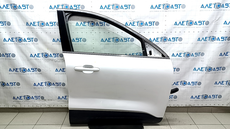Дверь в сборе передняя правая Ford Escape MK4 20-26 keyless, белый AZ, накладка структура
