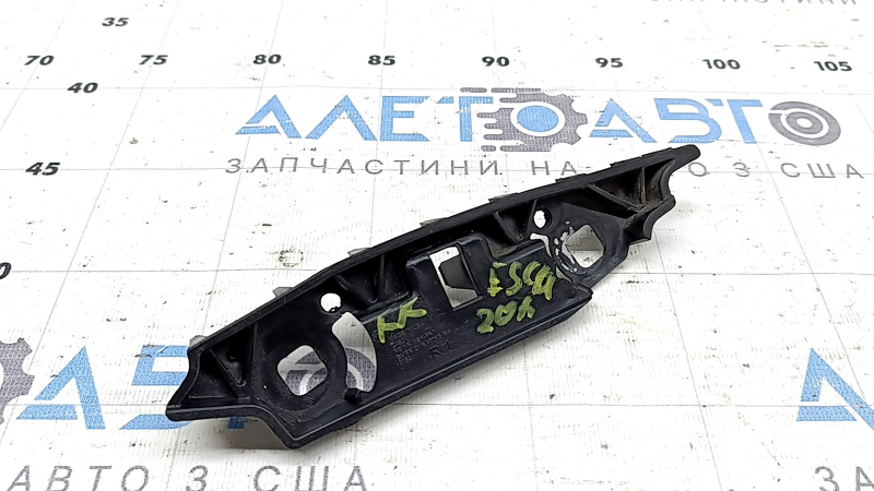 Крепление переднего бампера правое Ford Escape MK4 20-26 сломано крепление