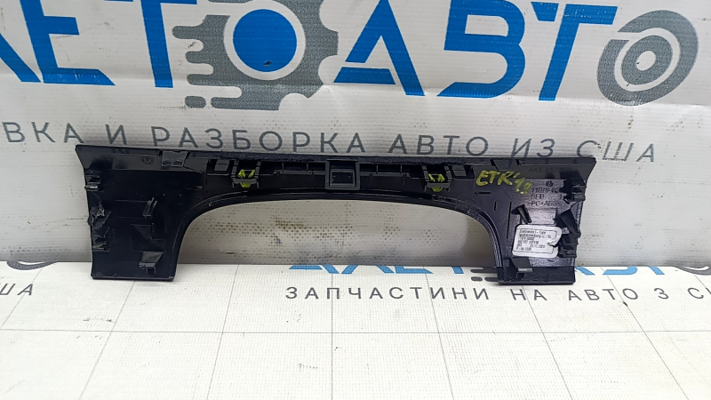 Накладка передней панели над рулевой колонкой Audi E-Tron 19-23 черный глянец