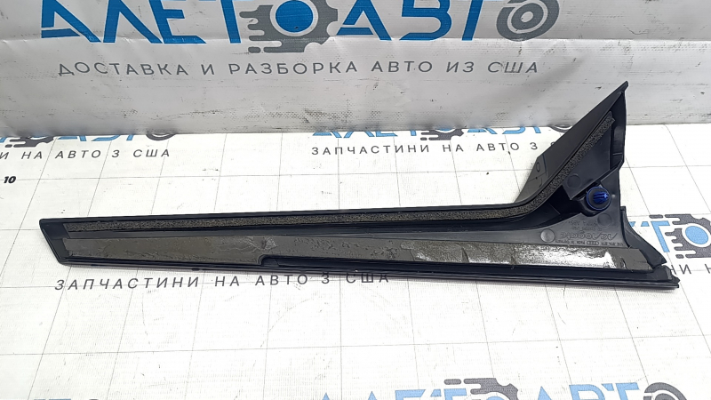 Спойлер двери багажника левый Audi E-Tron 19-23 Quattro, потертый, трещина