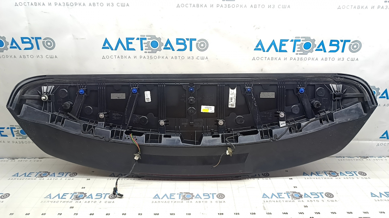 Спойлер двери багажника центральный Audi E-Tron 19-23 со стоп сигналом