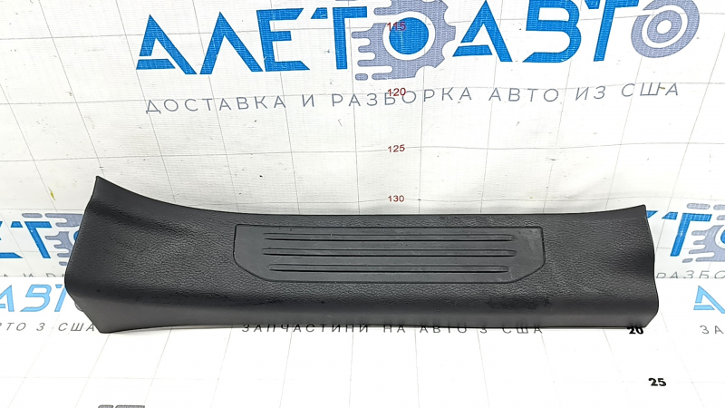 Накладка порога внутренняя задняя правая Nissan Murano z52 17-24 черная, 3 полоски, царапины, надломаны крепления