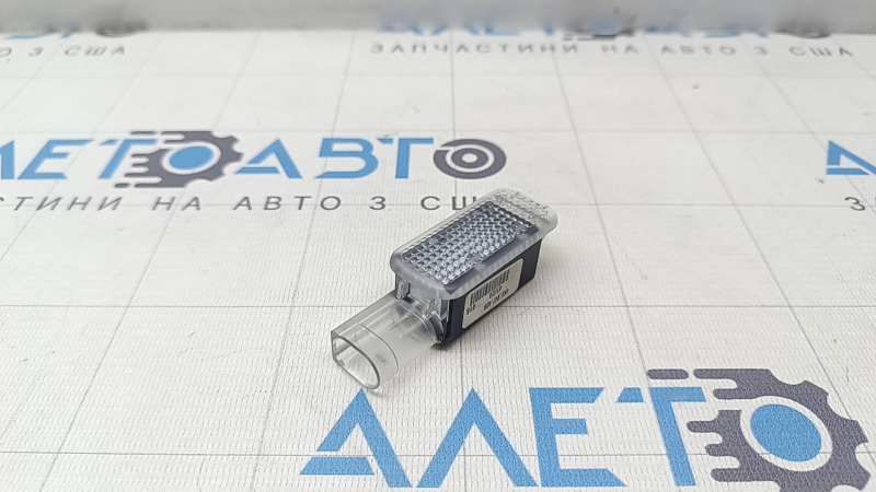 Плафон переднего багажника Audi E-Tron 19-23