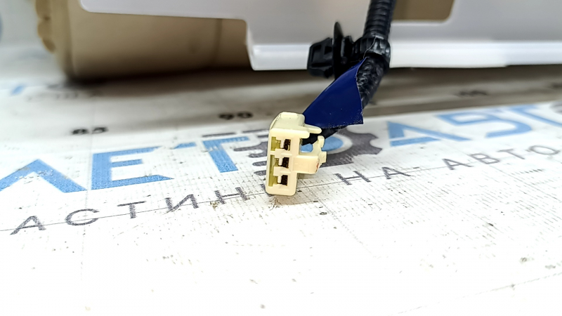 Обшивка спинки пассажирского сиденья Lexus ES300h ES350 13-15 кожа бежевая, под подогрев и вентиляцию, потрескана кожа