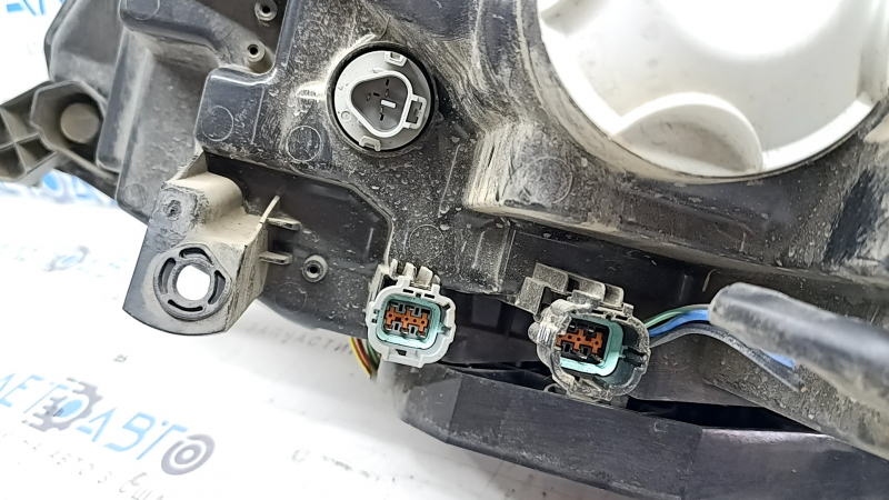 Фара передняя правая Nissan Rogue 17-20 галоген, под полировку, обрезана фишка
