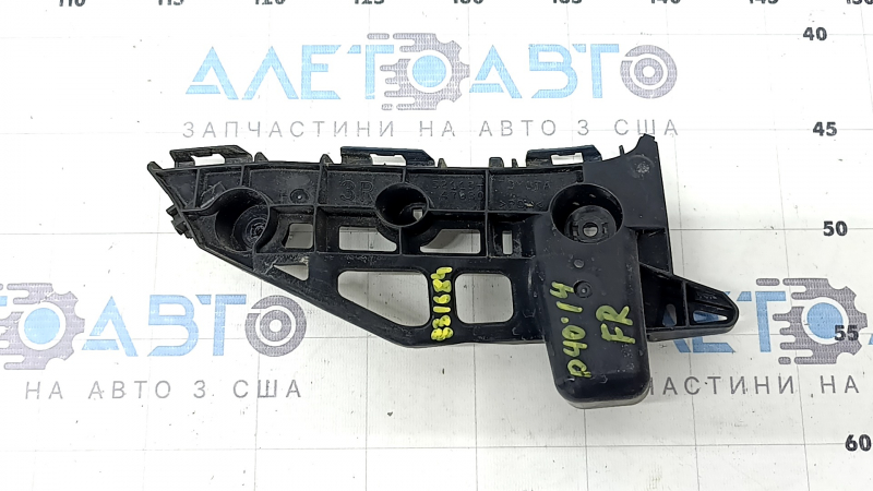 Крепление переднего бампера правое Toyota Prius V 12-17 трещина в креплении, сломана защелка