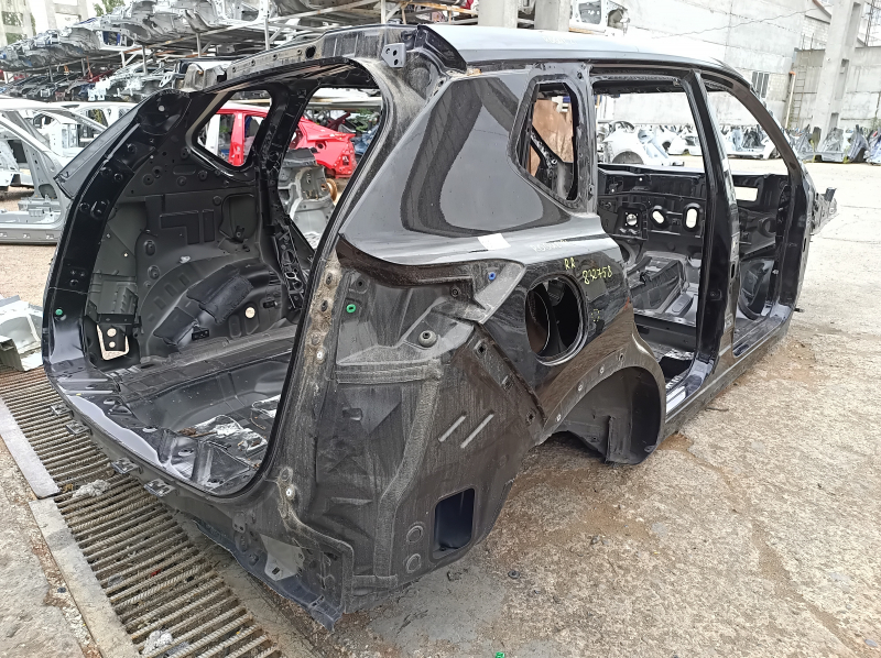 Четверть крыло задняя правая Nissan Rogue 21-26 на кузове, черная, тычки