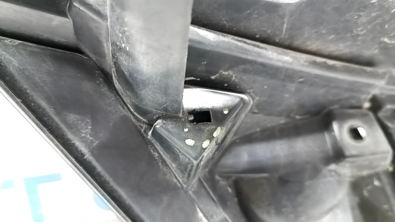 Решетка радиатора grill Nissan Rogue 17-20 без камеры, под радар, под круглую эмблему, japan built, сломано крепление
