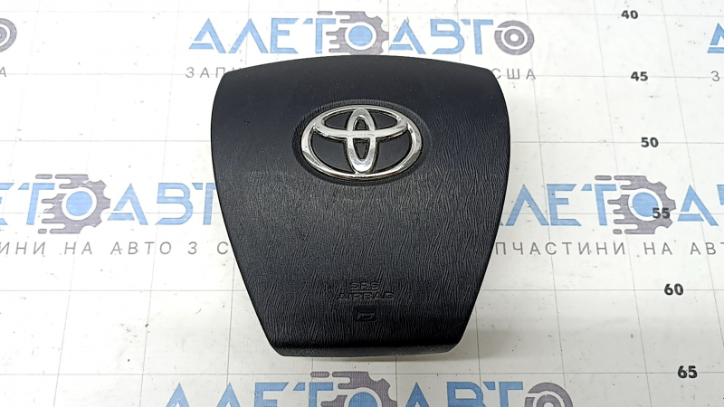Подушка безопасности руля для Toyota Prius V, вид спереди, состояние с царапинами.