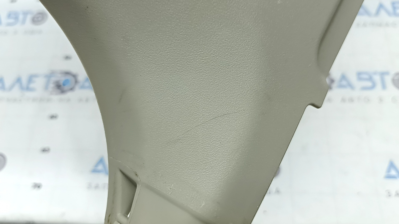 Накладка центральной стойки нижняя левая Toyota Prius V 12-17 бежевая, царапины