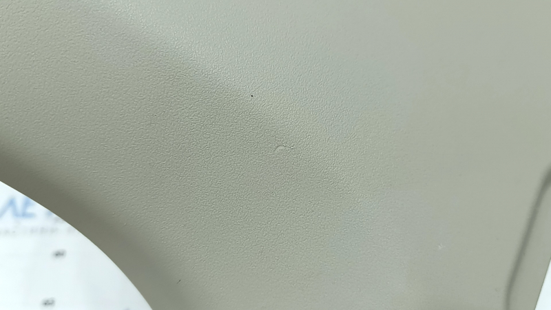 Накладка центральной стойки нижняя левая Toyota Prius V 12-17 бежевая, царапины