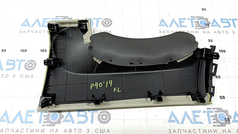 Накладка колени водителя под рулевой колонкой Toyota Prius V 15-17 бежевая